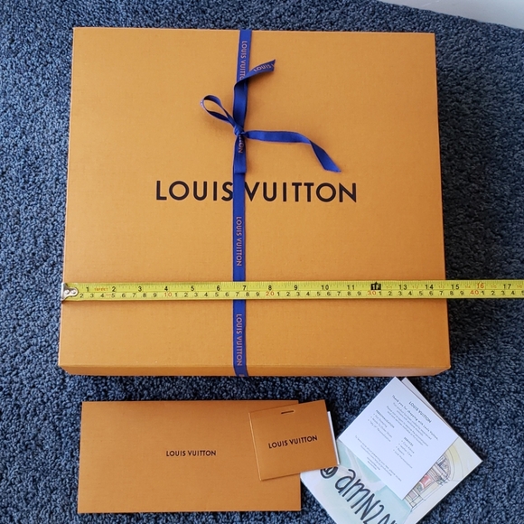 Louis Vuitton Gift Box and LV Ribbon - Picture 2 of 6